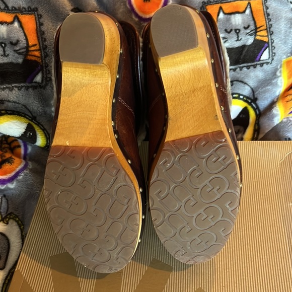 EUC UGG SHEARLING BOOTIES - Picture 6 of 6